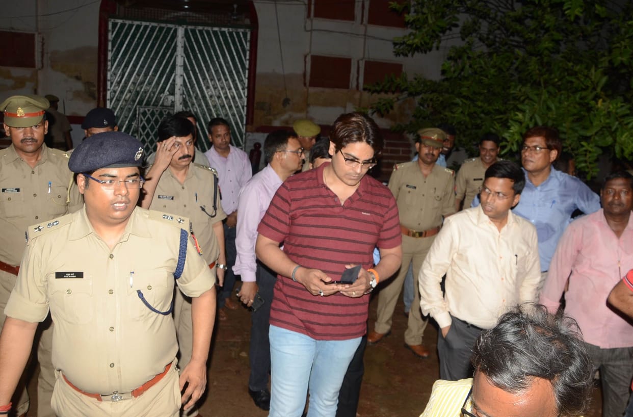 Naini Jail again found raid, restricted items