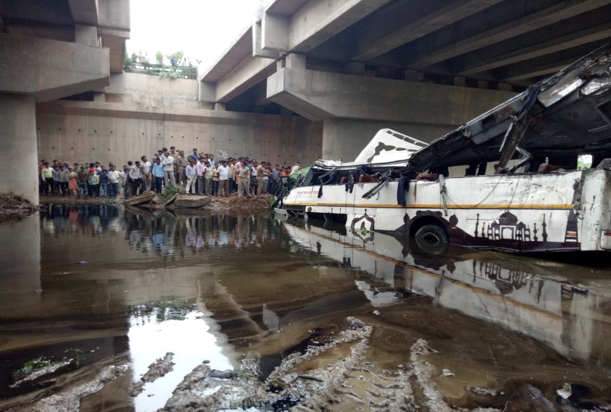 yamuna expressway Bus accident post mortem report reason of 29 death passengers