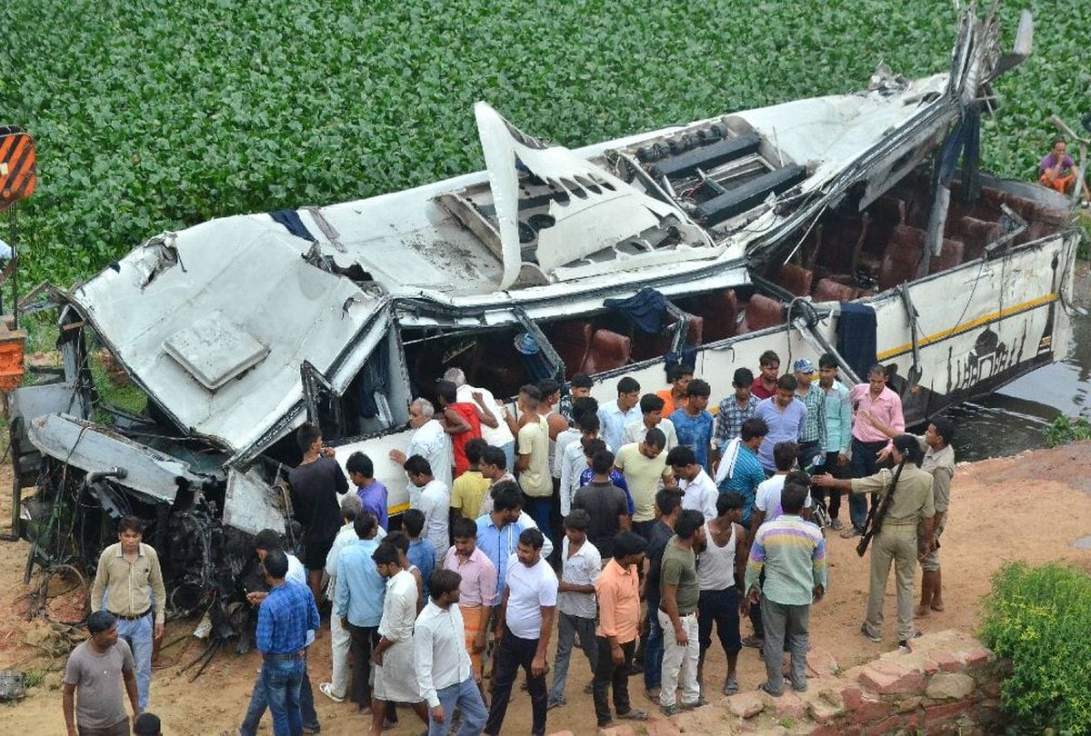 Yamuna Express Way Bus Accident Traffic Inspector Suspended Due to not Provide Information