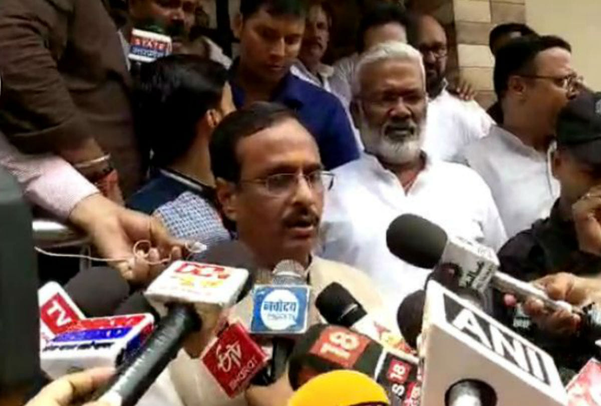 deputy cm dinesh sharma meets yamuna expressway bus accident victims in agra
