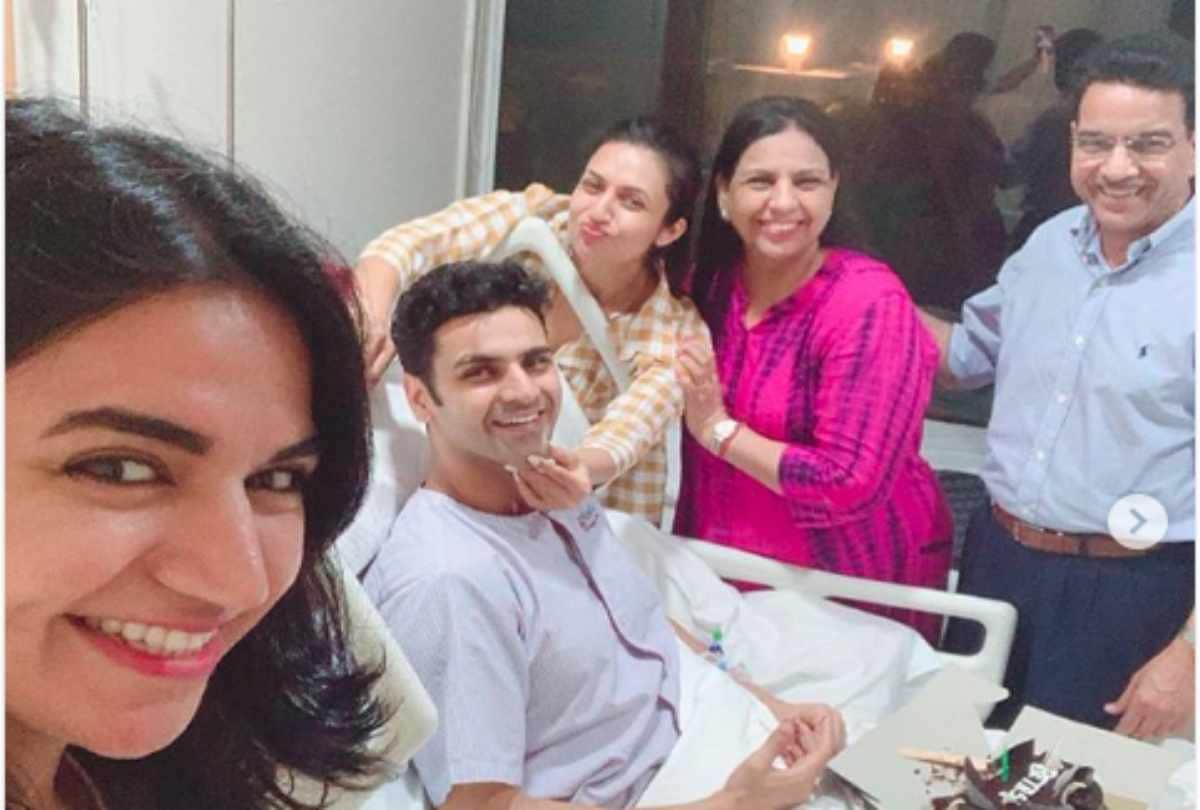 tv couple divyanka couple and vivek dahiya celebrate their wedding anniversary in hospital