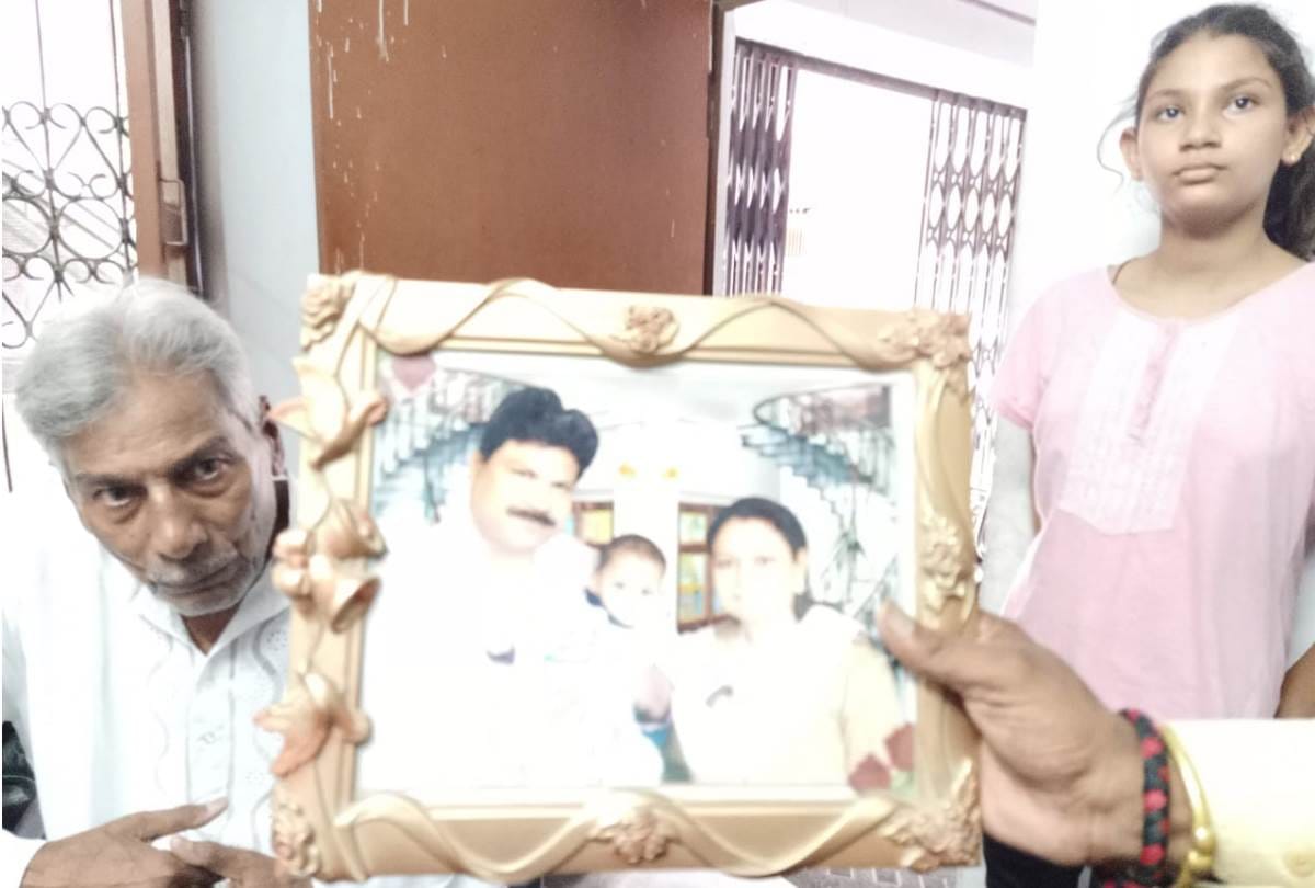 agra bus accident : daughter swipe grandfathers tears says dad will be back in evening