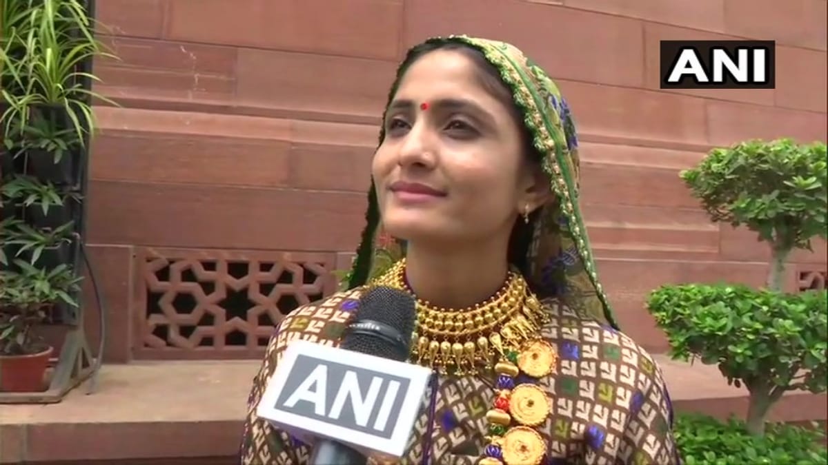 I first meet him in childhood said Gujarat folk singer Geeta Rabri after meeting with PM
