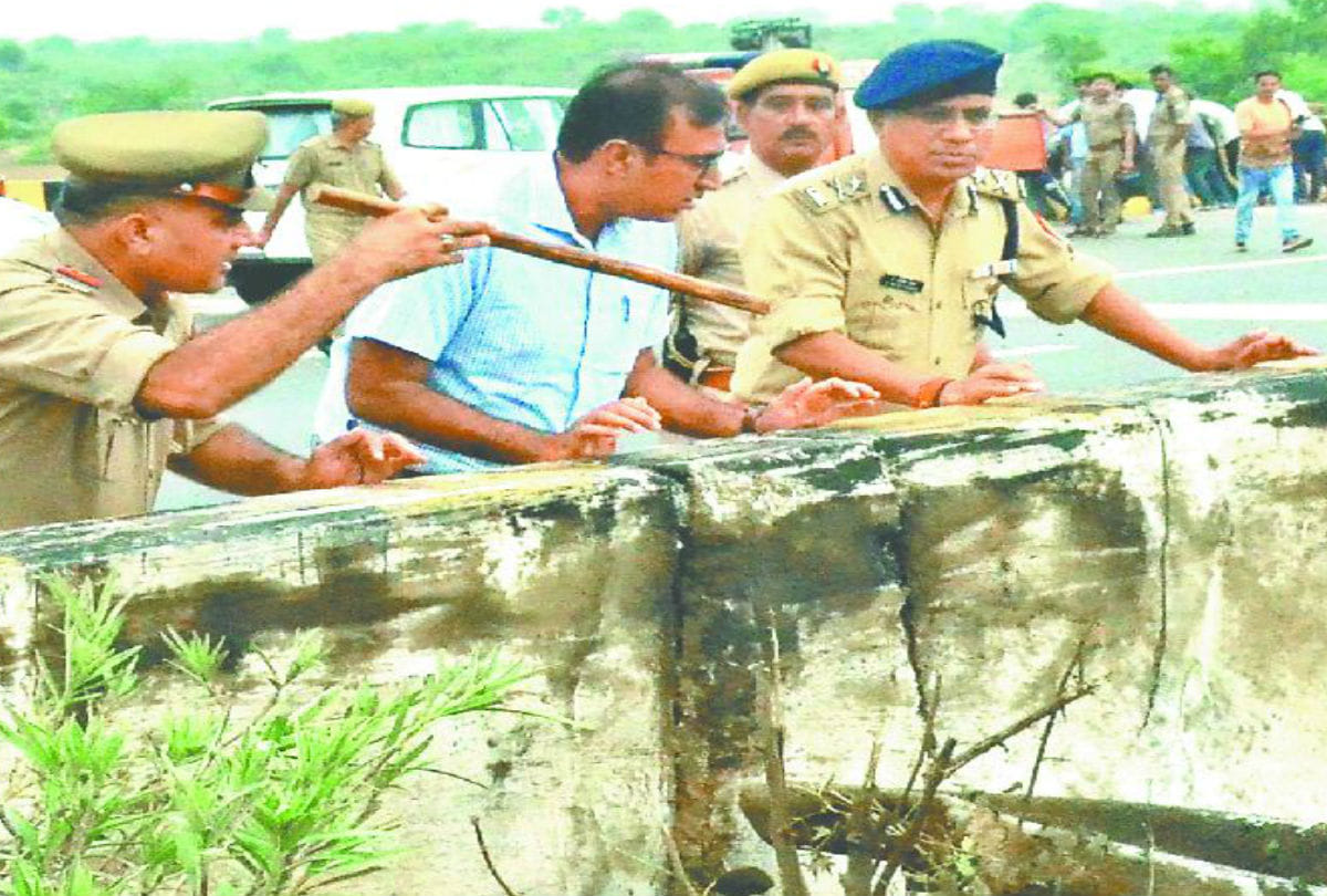 yamuna expressway bus accident conductor told speed was fast sleepy driver
