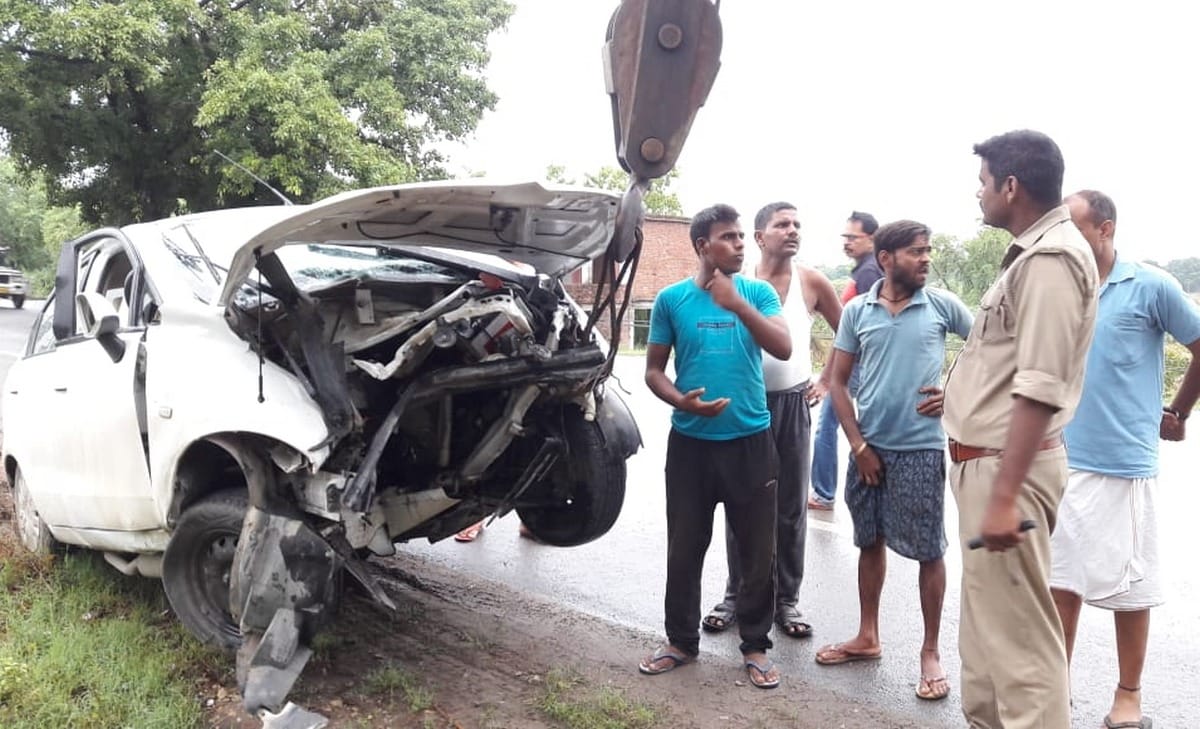 Family 4 person died in car accident in jaunpur return from gorhakhpur to prayagraj