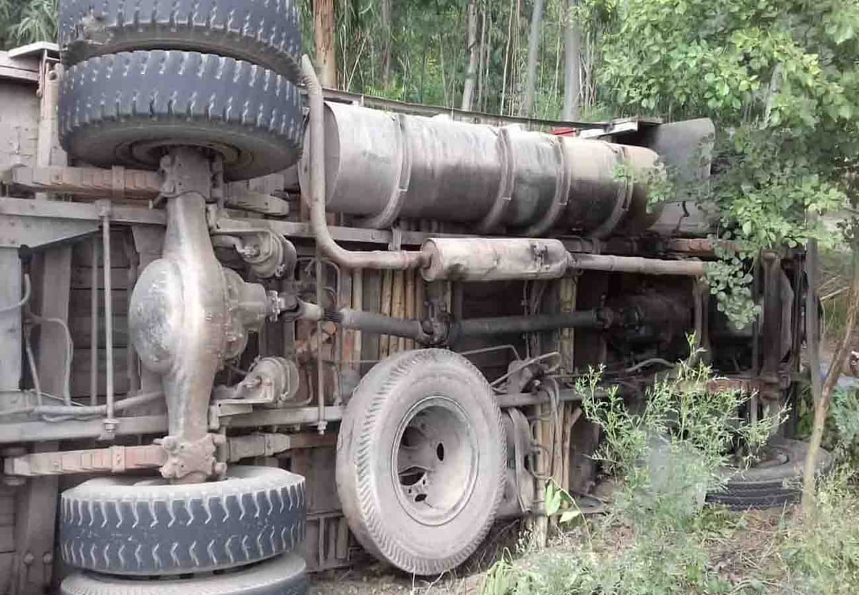 road accident in unnao, 12 people injured