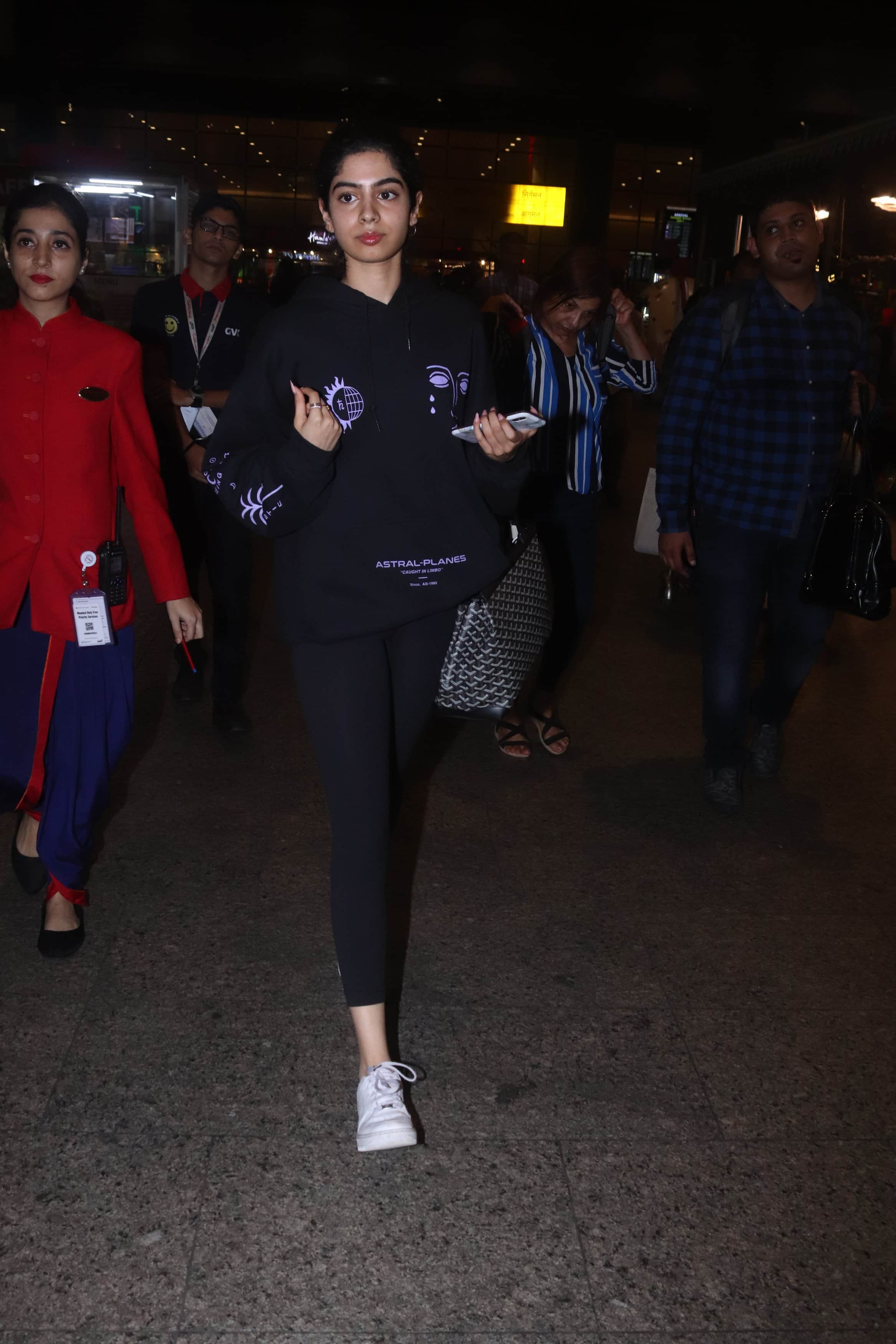 Ajay Devgan to Aamir Khan Rani Mukerji Khushi Kapoor and esha Gupta spotted at mumbai airport