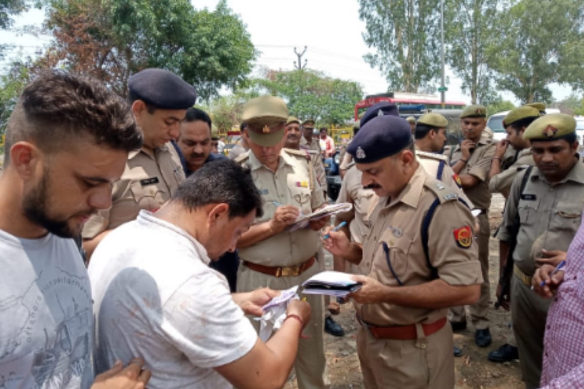 Badmash looted nine lakhs from a manager in meerut near company garden