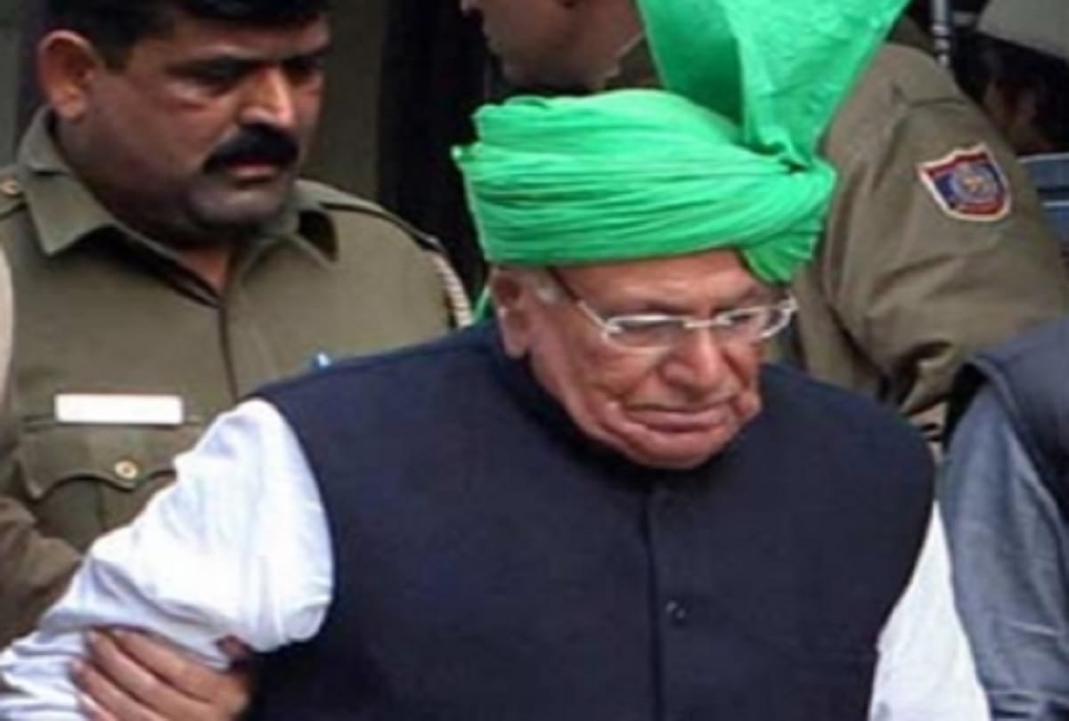 The former CM of Haryana was using the mobile