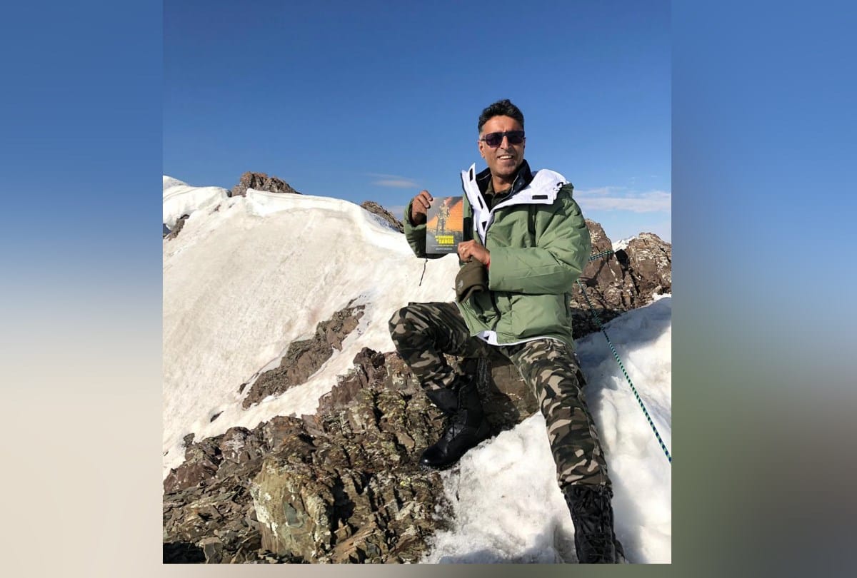 martyr Captain Vikram Batra twin brother in Kargil paid tribute to  brother