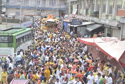 Hindu devotees pull Rath or chariot of Lord Jagannath Muslims welcome with Fruit Sirmour Himachal