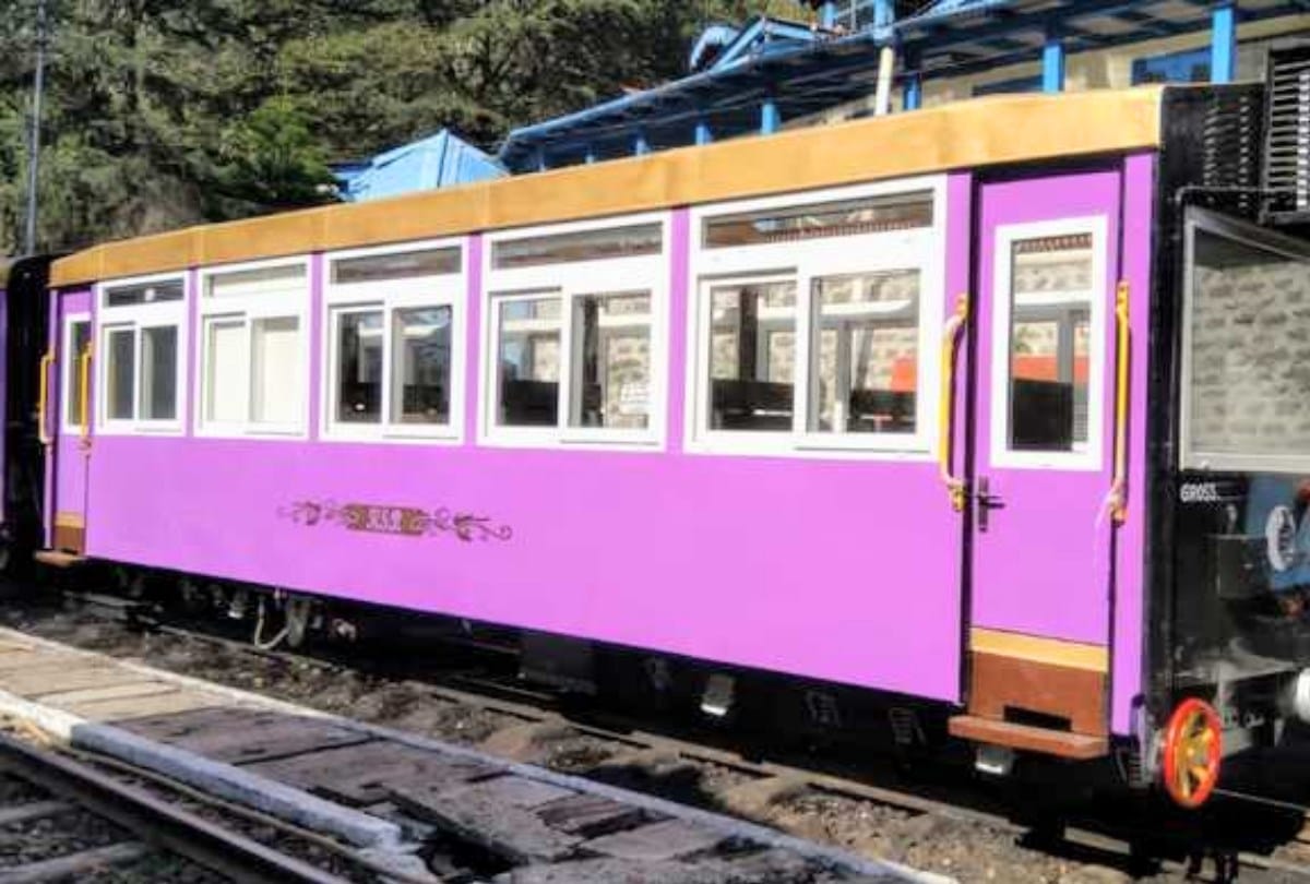 vistadome trains on kalka shimla heritage railway track