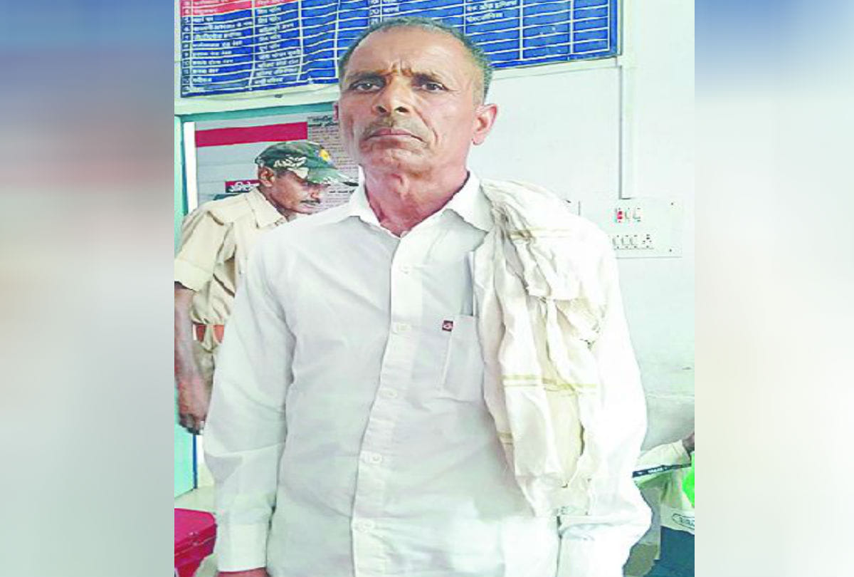 pototo farmer looted by car riders miscreant on lakh rupees bag in Bewar