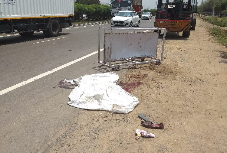 lady and girl child died in road accident at lalru