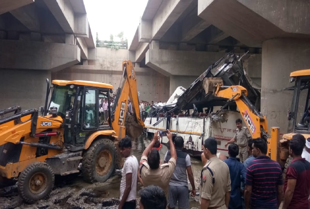 Yamuna Expressway Bus Accident Family complaint over postmortem house arrangement