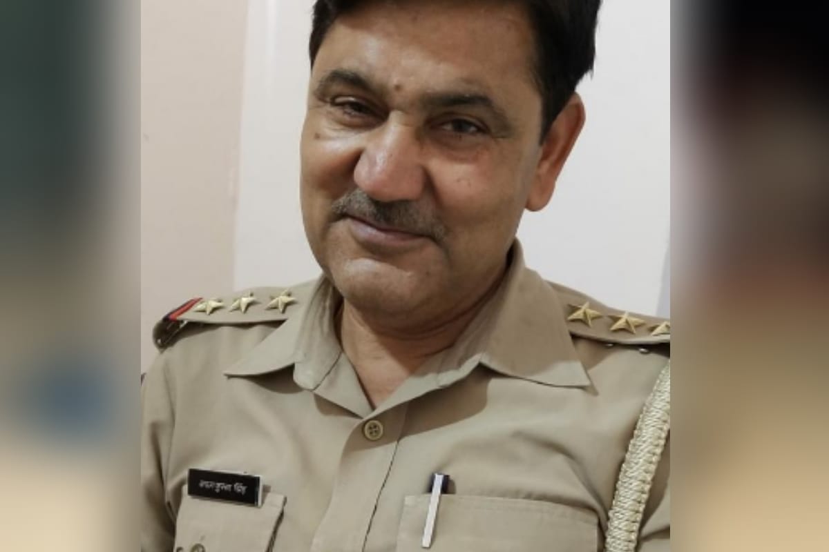 inspector in gangoh police station in saharanpur died in a road accident in etawah