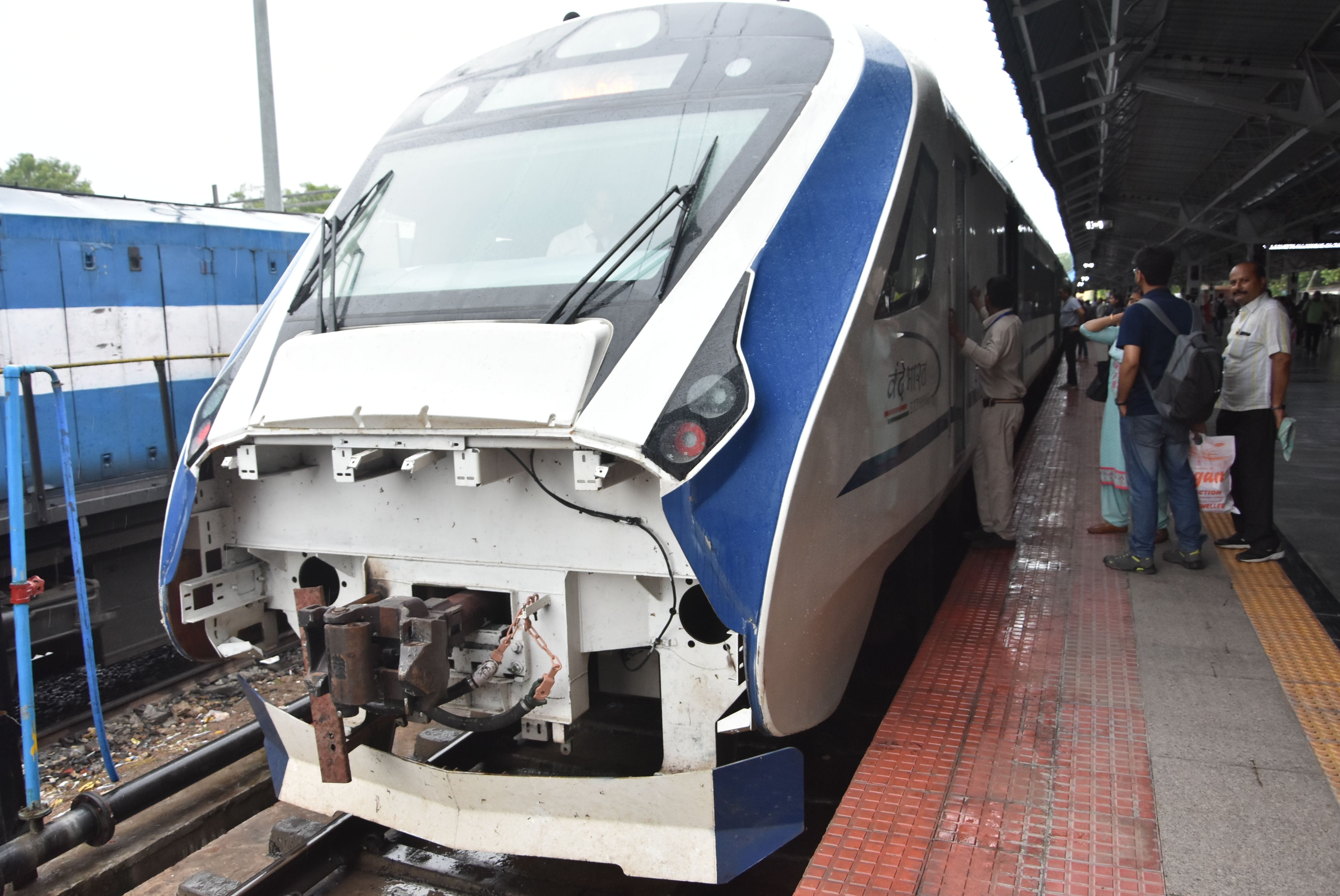 Semi high speed train Vande Bharat may run from Gorakhpur