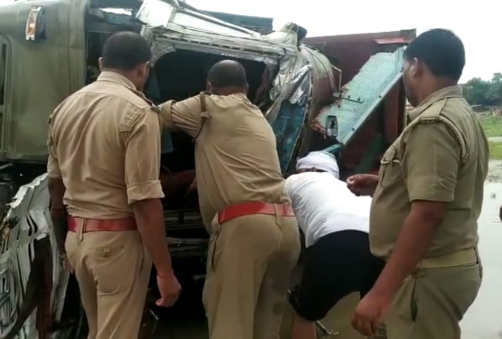 A DCM falls down in a river in Raebareli.