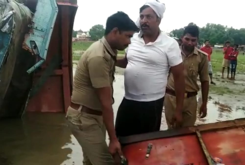 A DCM falls down in a river in Raebareli.
