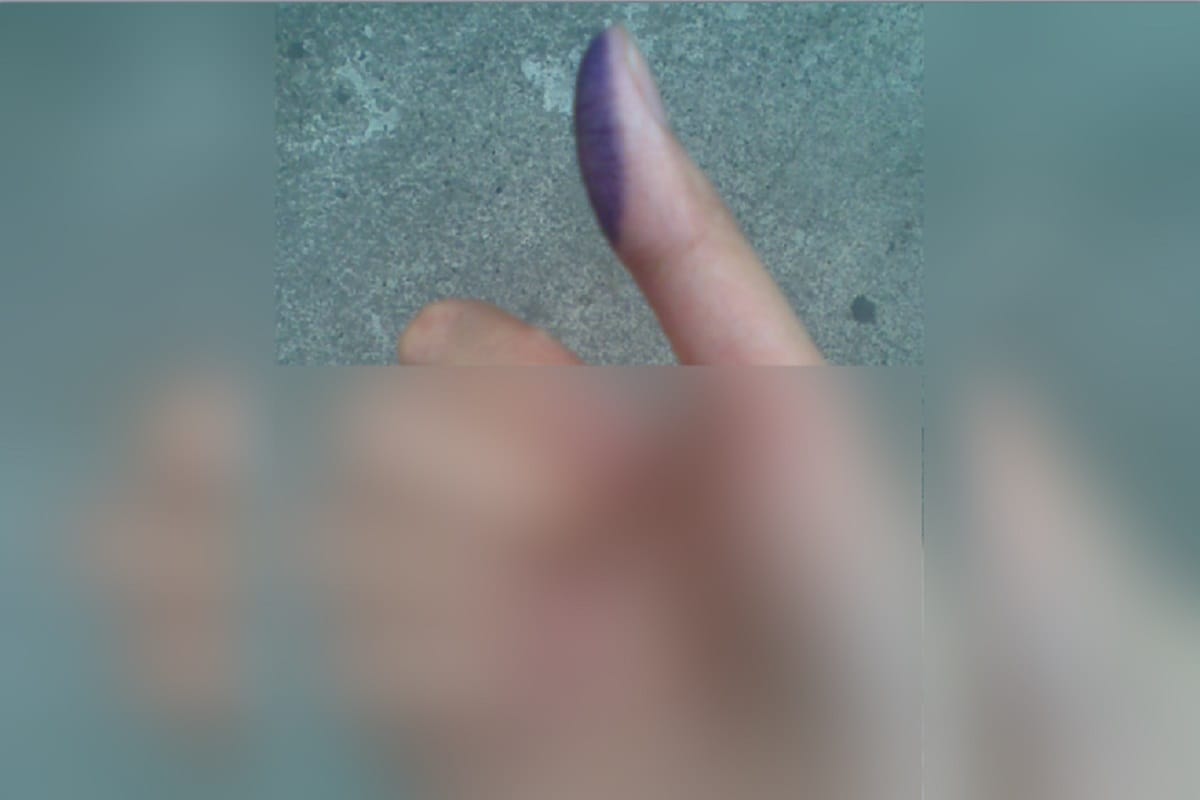 Contractual employee of power department imposed fake thumb impression on letter of woman