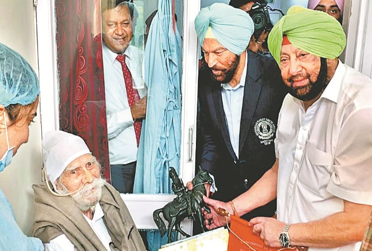 Punjab CM Capt Amarinder Singh Honored Balbir singh sr At PGI Chandigarh