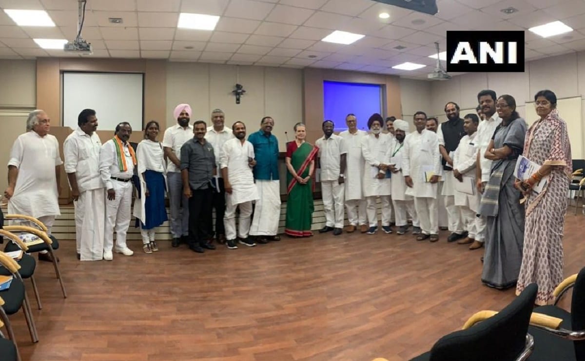Sonia and Rahul Gandhi gave tips to new MPs of Congress