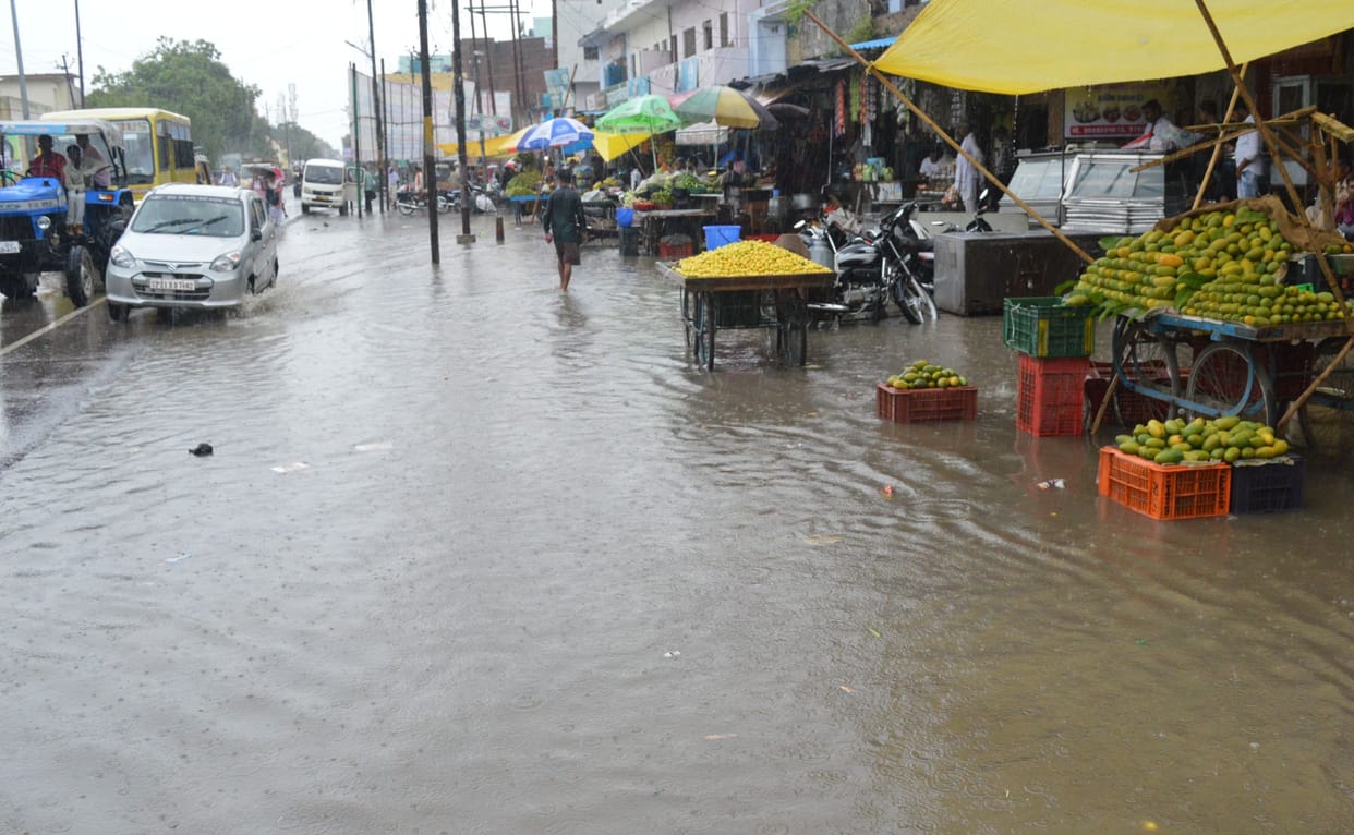 road becomes pond in front of eo office due to water logging