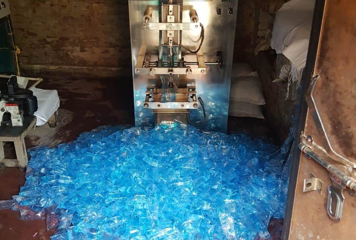 FSDA team raid on illegal water plant in bangla bazar in lucknow