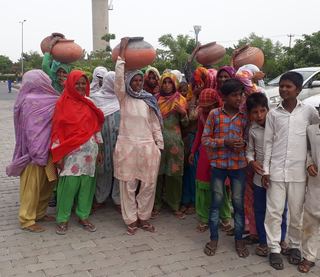 Women protest against the problem of water