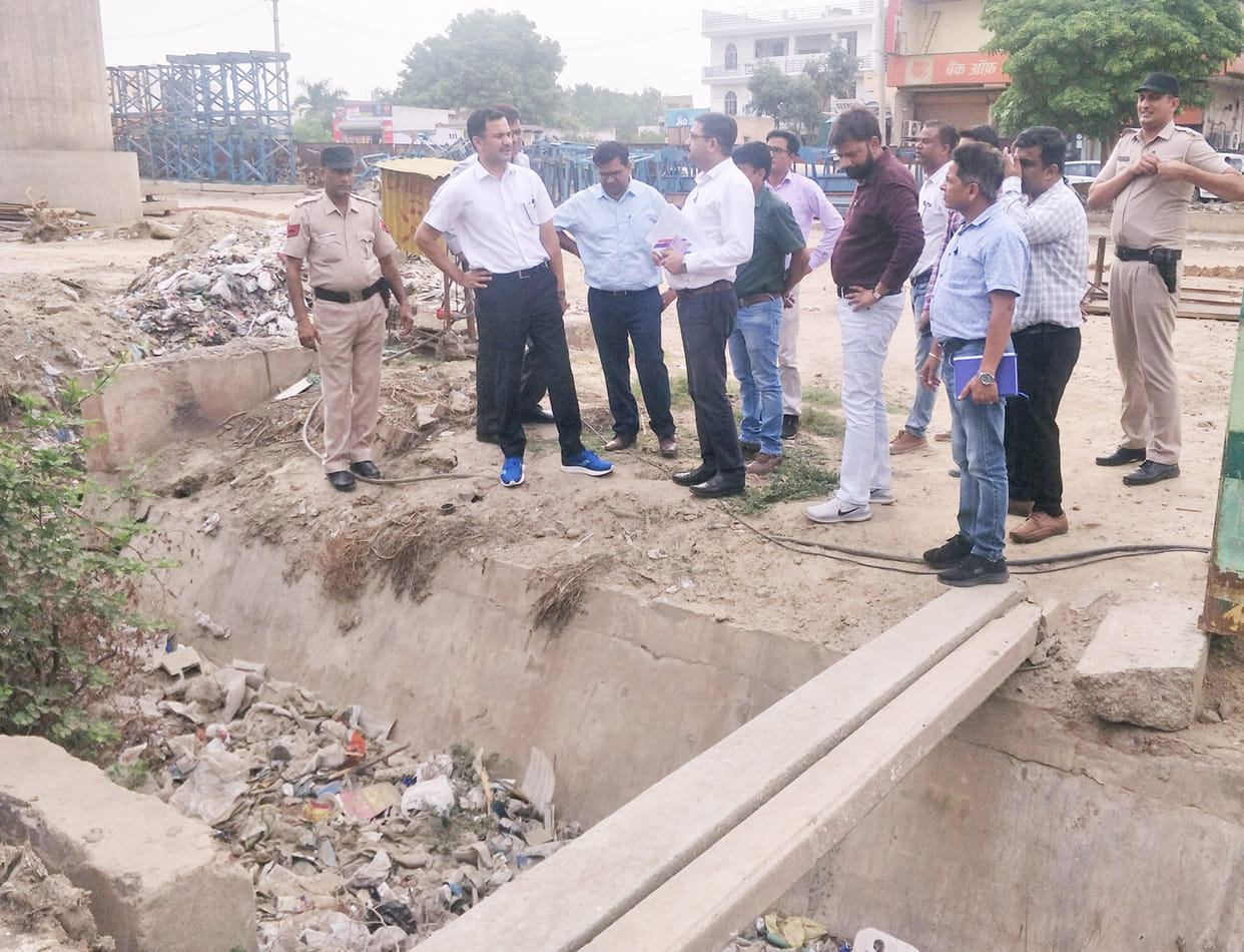 cleaning of drains and rajwahas immidiatly : DC