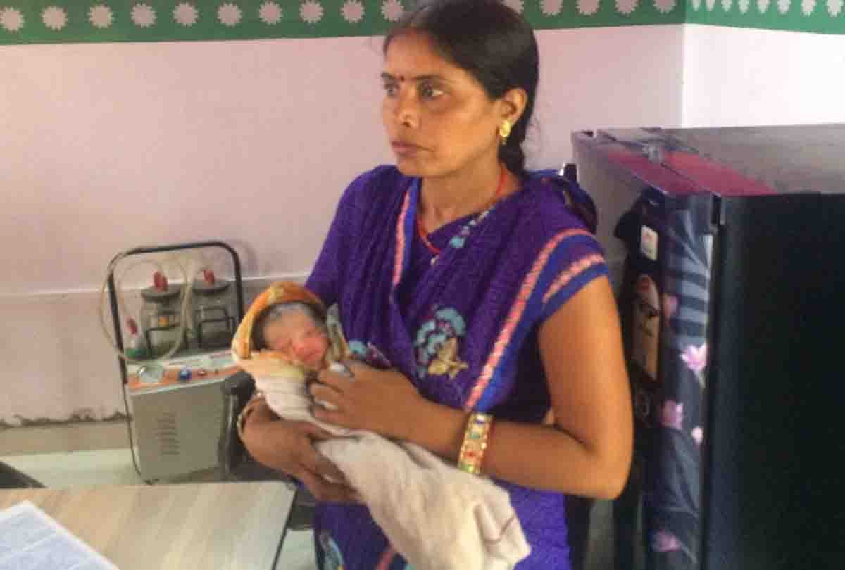 pregnant women delivery on street but ambulance not come