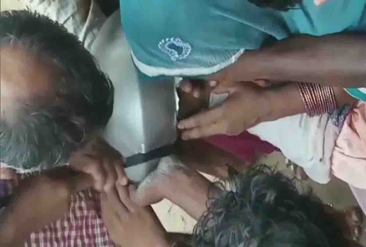 2 year old child whose head was stuck in a utensil was rescued by villagers
