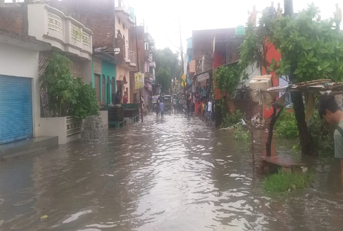 Rain water on the streets in Jhansi