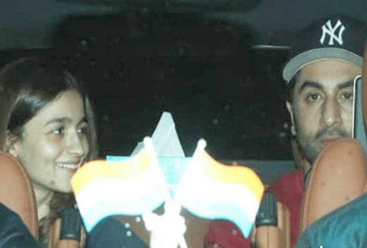ranbir kapoor and alia bhatt spot after dinner at luv ranjan house