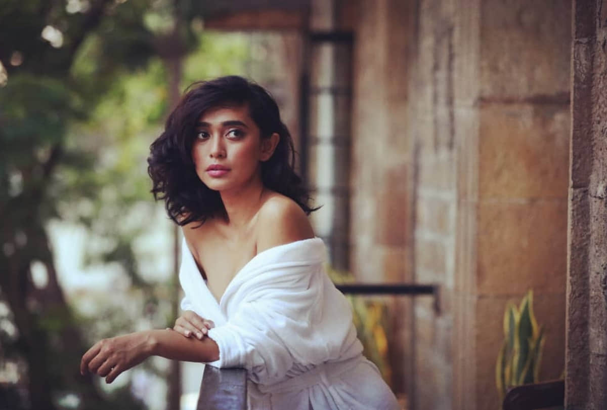 Actress Who Gave Bold Scenes in Web Series See in Photos