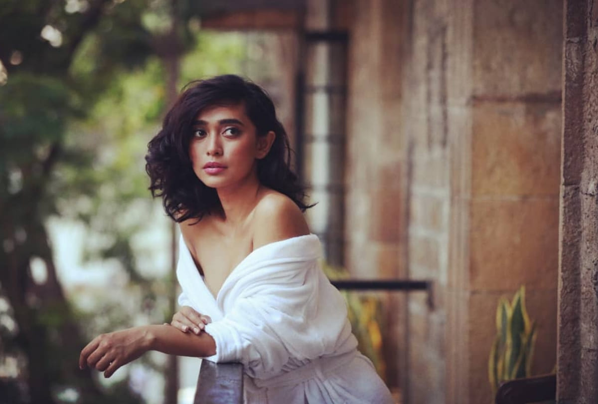 Actress Who Gave Bold Scenes in Web Series See in Photos