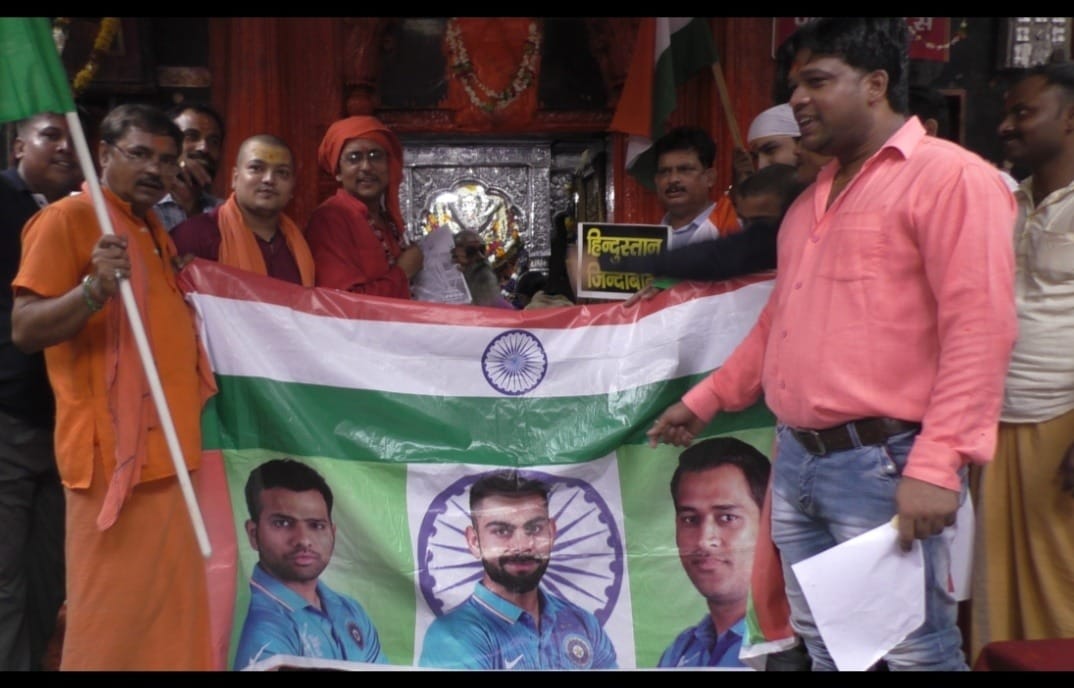 World cup semifinal people offer prayers for team india in varanasi