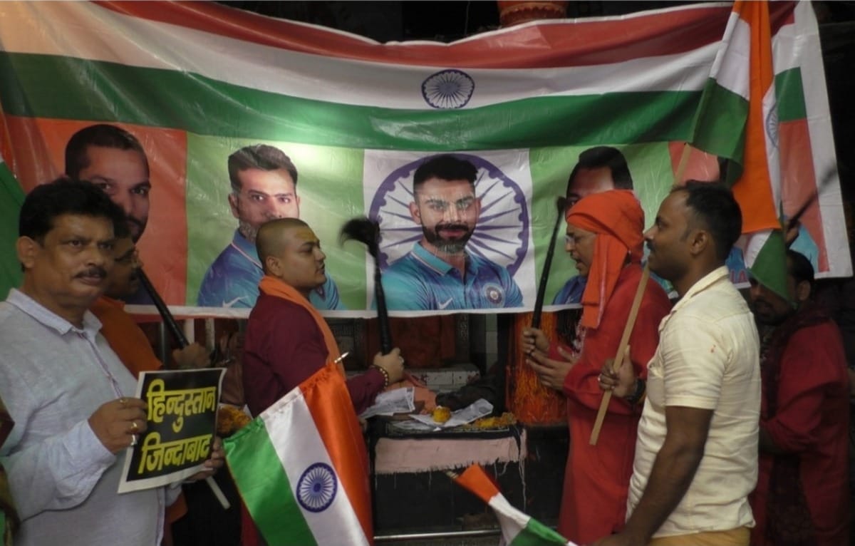 World cup semifinal people offer prayers for team india in varanasi