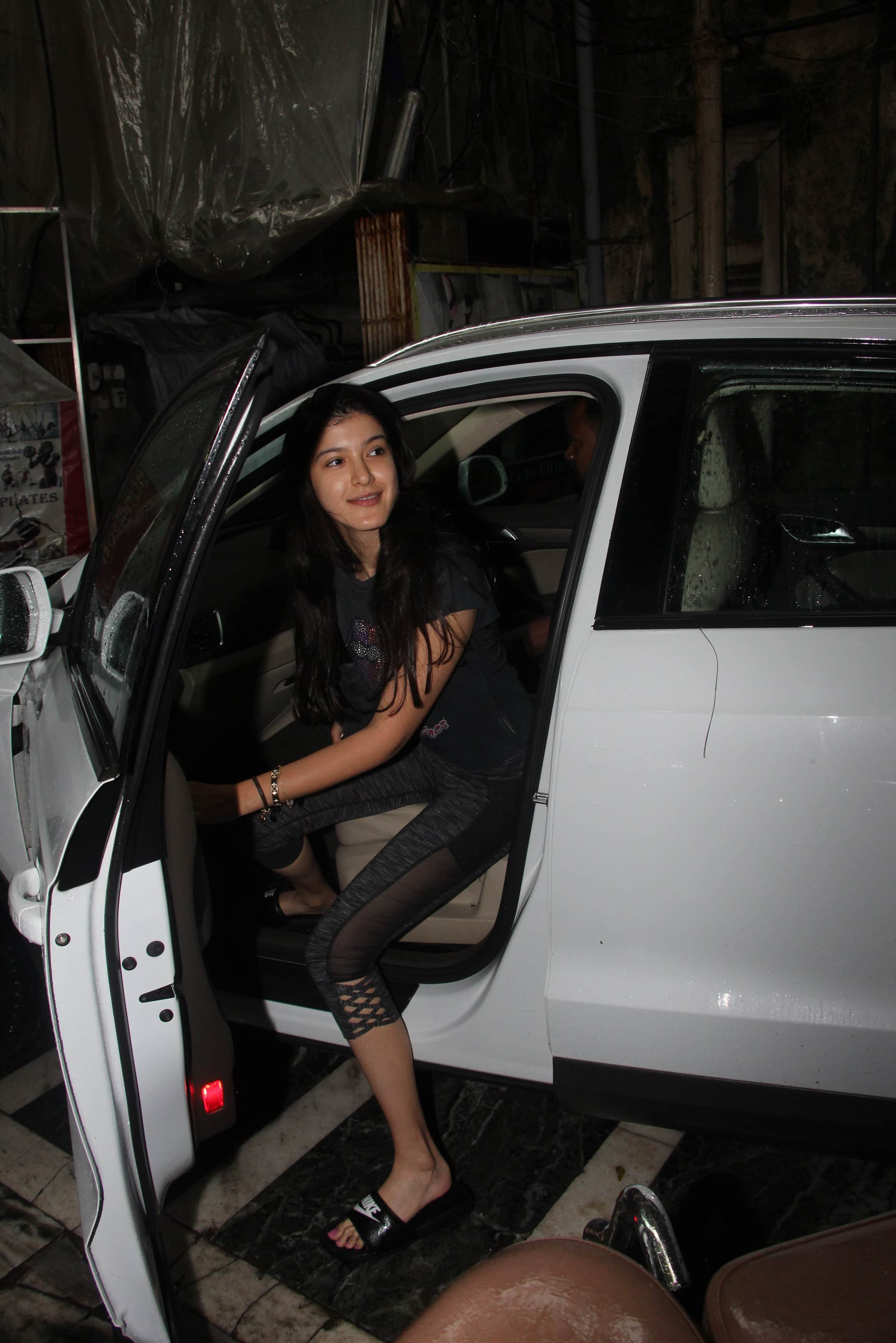 Sunny Leon To Rajkummar Rao These Bollywood Celebrities Spotted In Mumbai