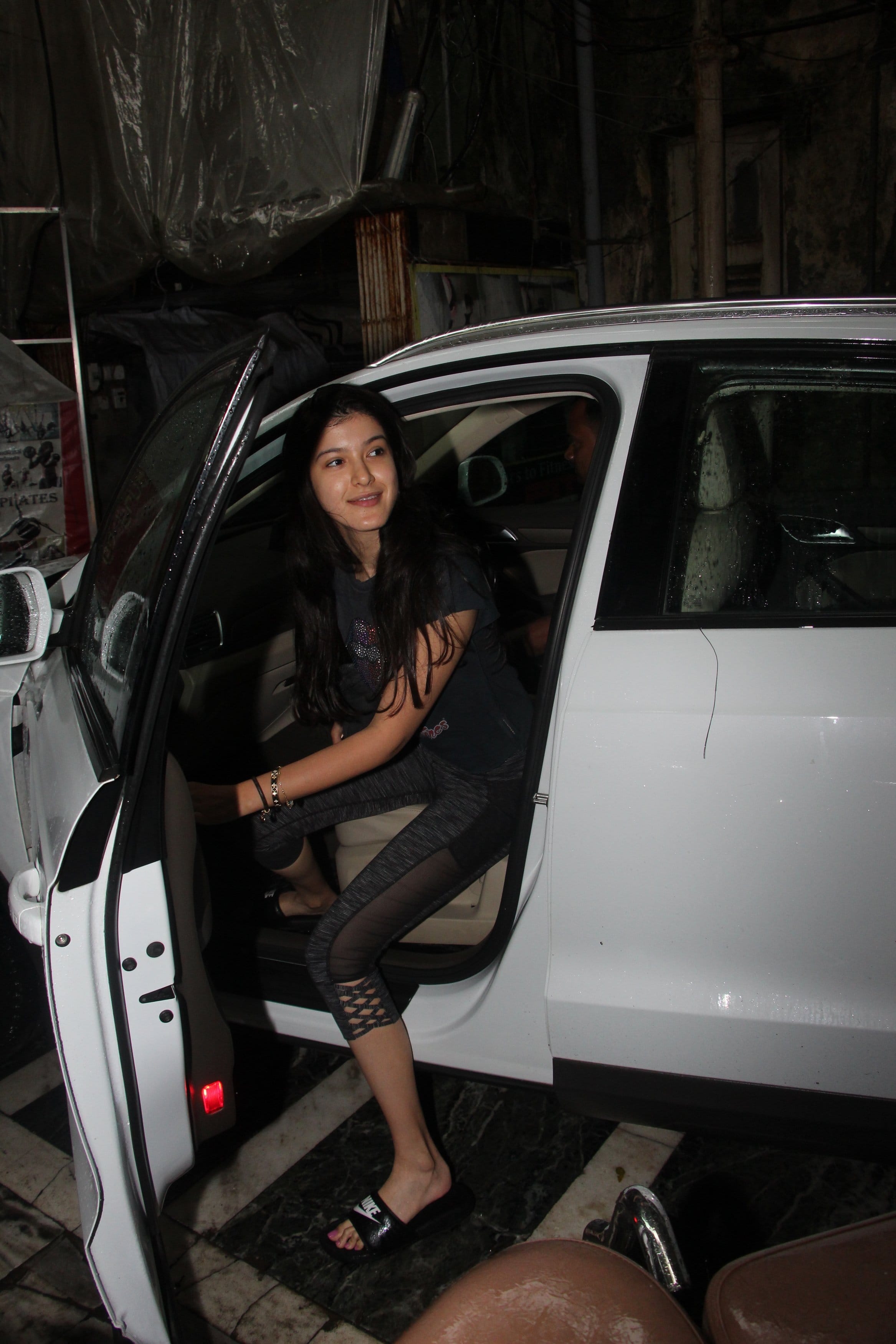 Sunny Leon To Rajkummar Rao These Bollywood Celebrities Spotted In Mumbai
