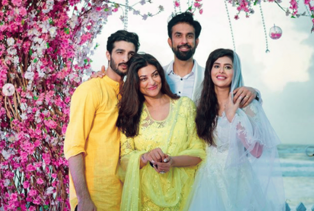 Janmashtami 2019 Sushmita Sen saree romantic photo with boyfriend Rohman Shawl called his humsafar