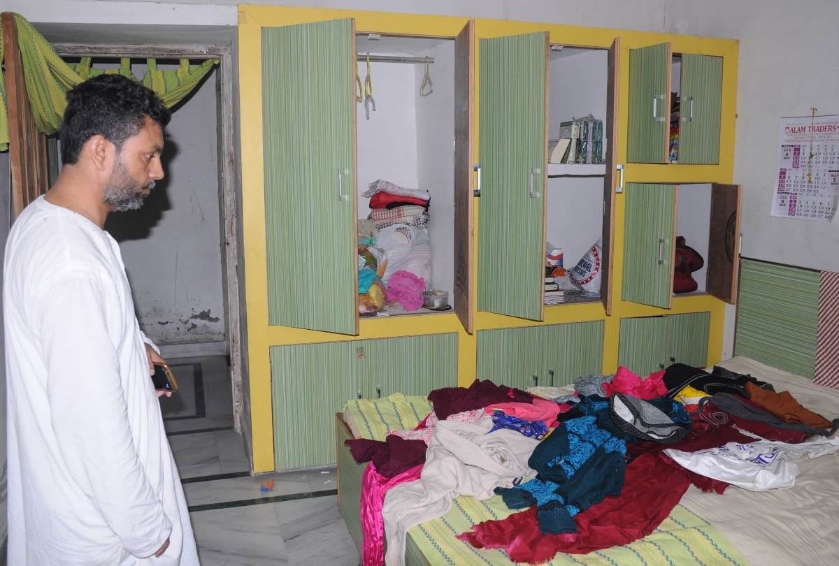 theft in home of professor of lohia sansthan in lucknow