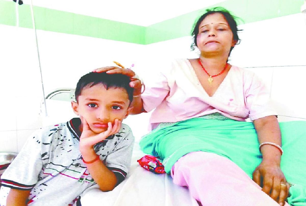 Agra News: six year old yuvraj save in bus accident on yamuna expressway in agra