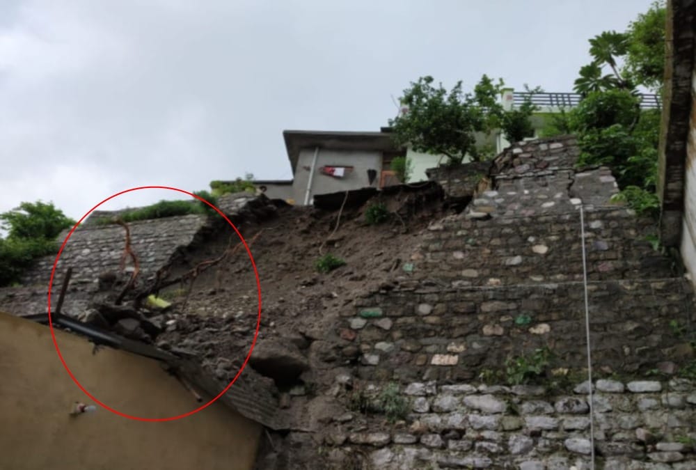 Four people Buried in Debris during wall collapse in haldwani after rainfall
