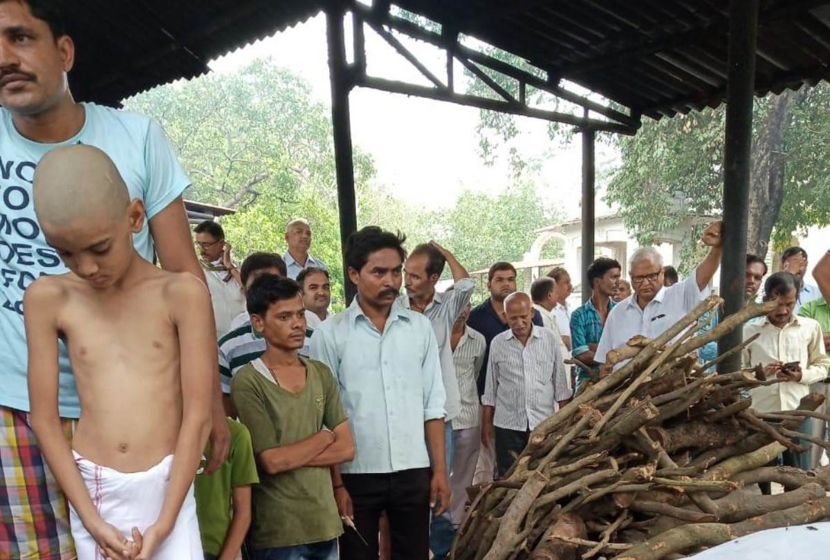 cremation of people who died in agra bus accident