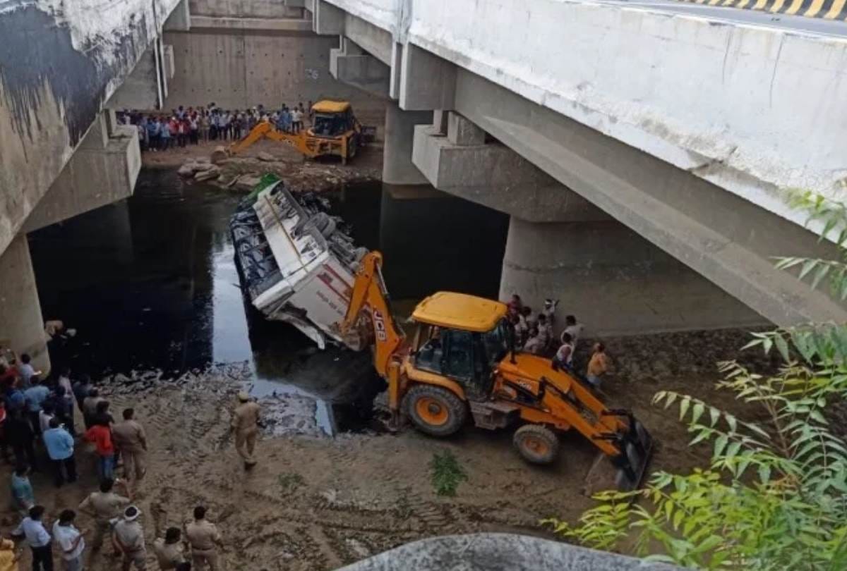 cremation of people who died in agra bus accident