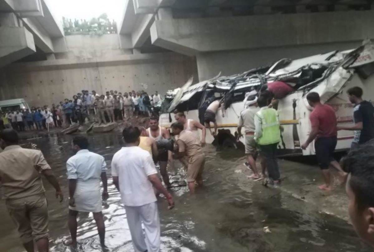 cremation of people who died in agra bus accident