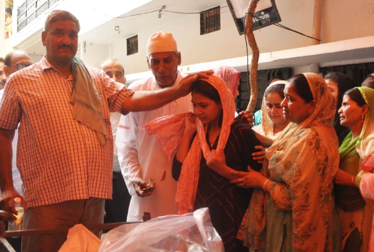 cremation of lucknow's people who died in agra bus accident