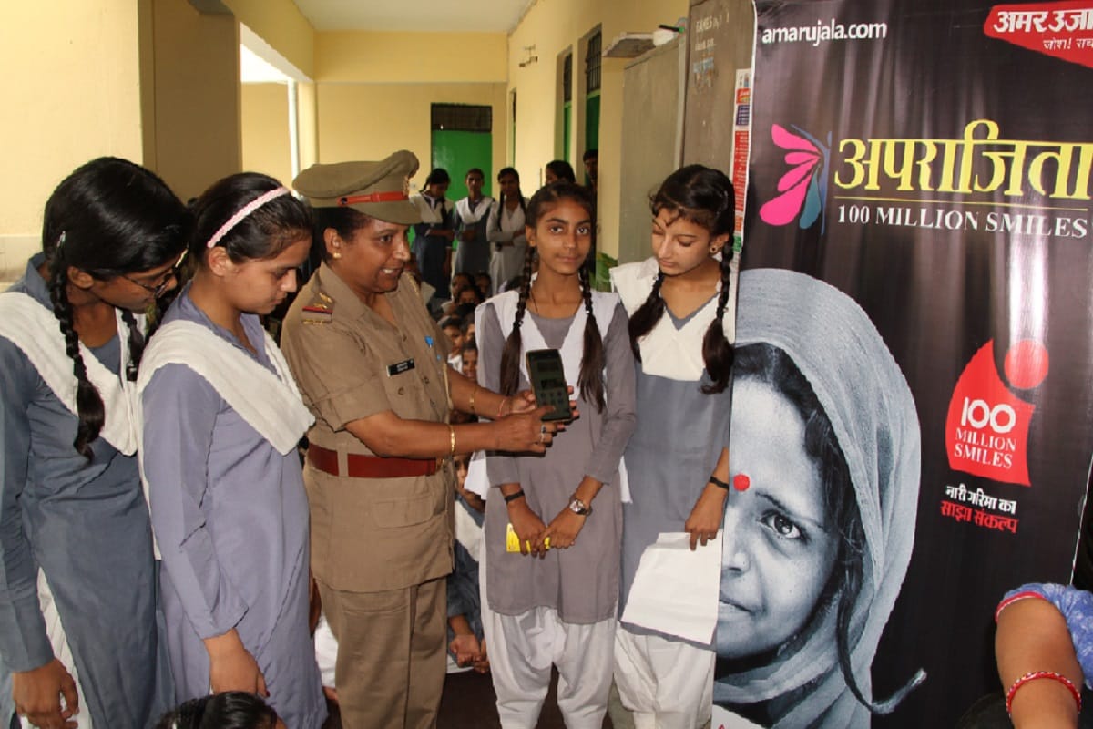 Aparajita 100 million Smiles: Police officers given security tips to girl students