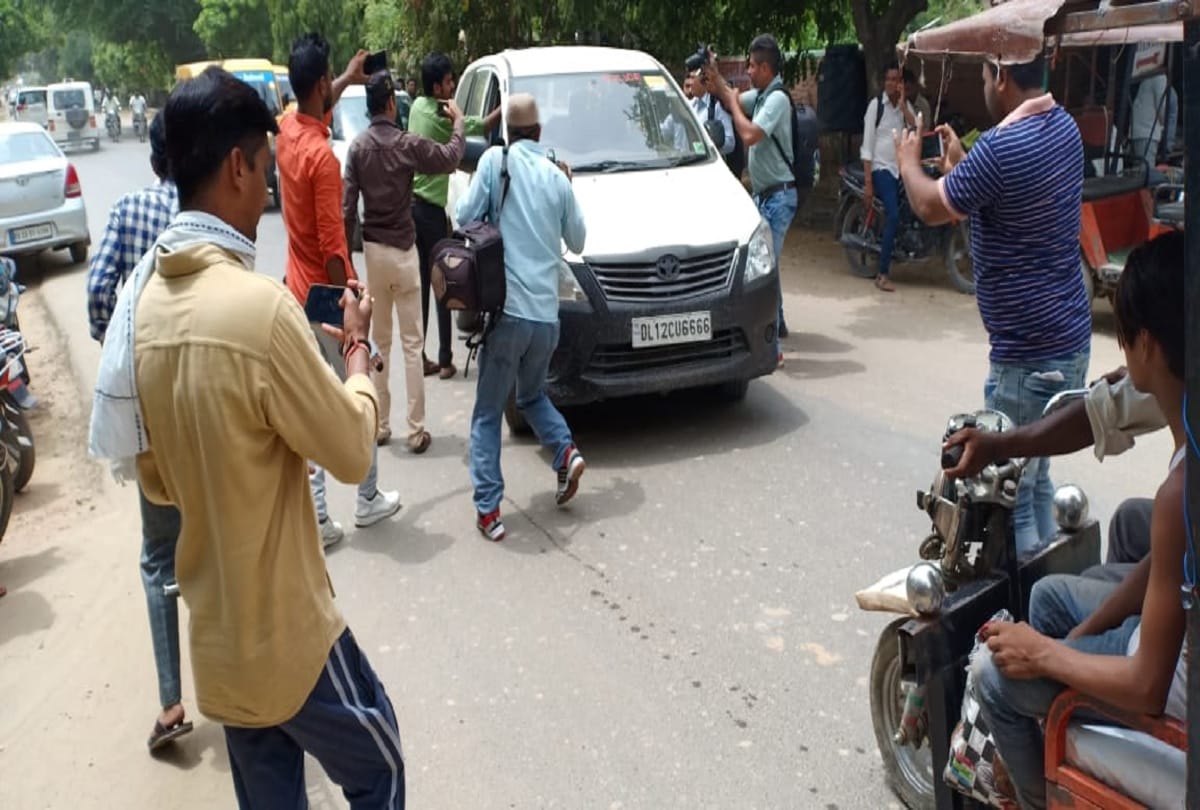 CBI raid in Bulandshahar District mazistrate home up Bulandshahar News